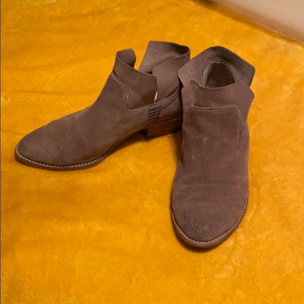 Dolce Vita ankle bootie